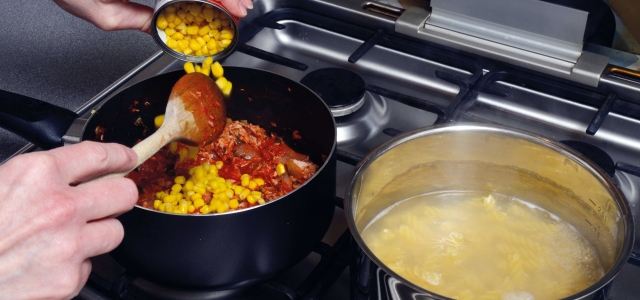boiling pasta and tuna sweetcorn sauce